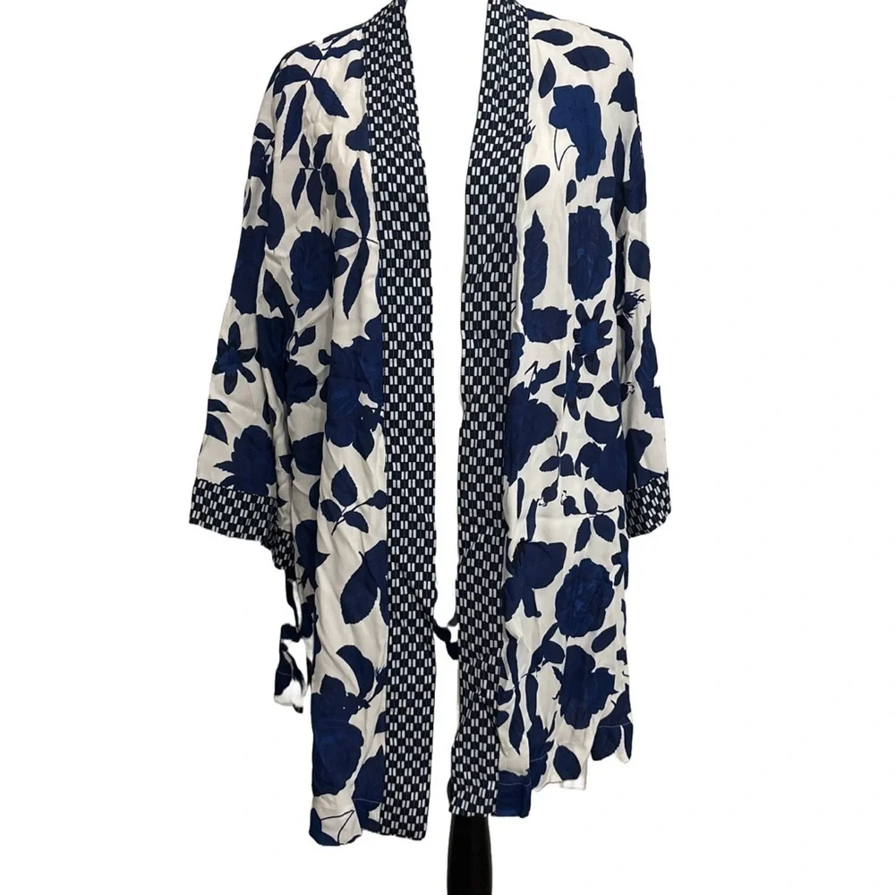 CAbi | #5661 Blue & White Floral Kimono Open Front Jacket - Size: M/L